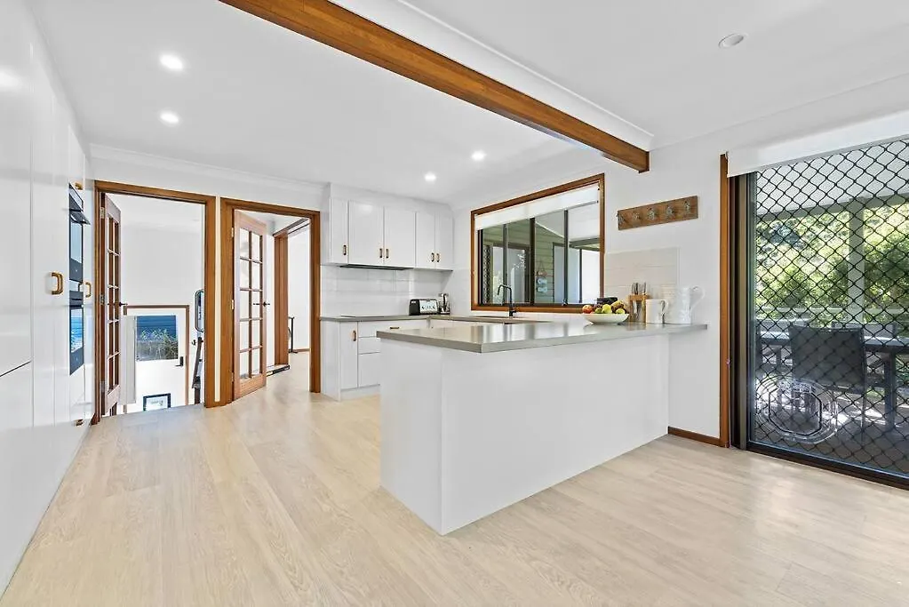 Fuller Holidays - Maluco - Beach House Belongil Byron Bay