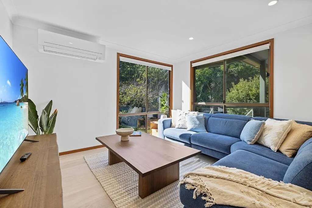 Fuller Holidays - Maluco - Beach House Belongil Byron Bay Holiday home