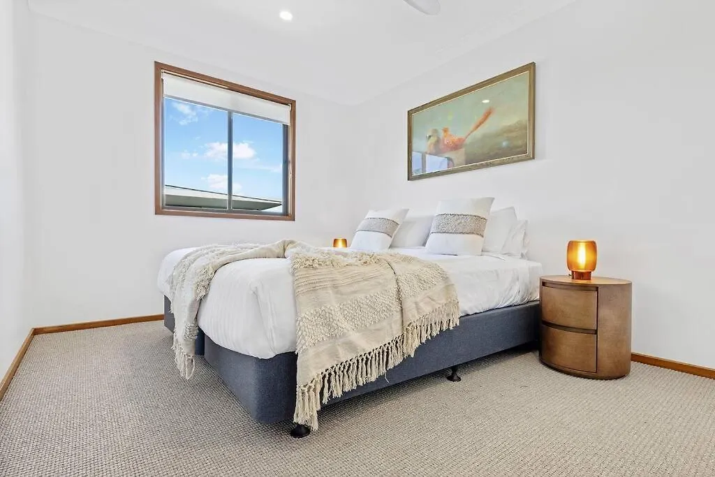 Fuller Holidays - Maluco - Beach House Belongil Byron Bay